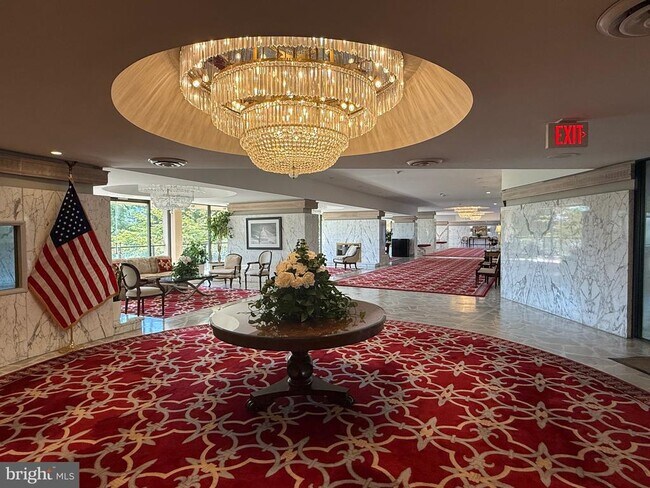 Building Photo - 1101 S Arlington Ridge Rd