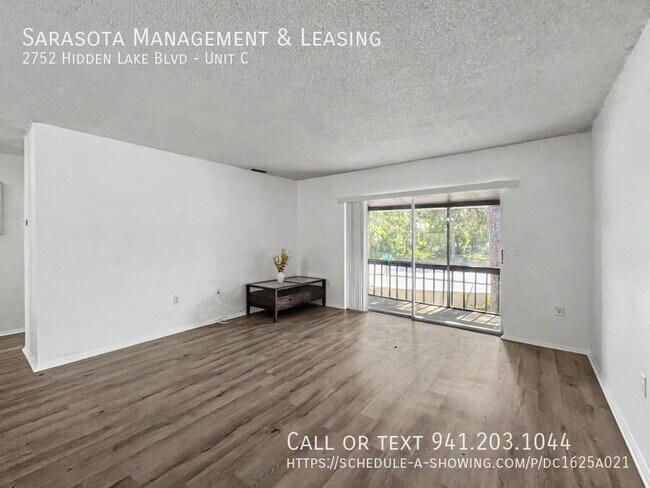 Building Photo - 2752 Hidden Lake Blvd