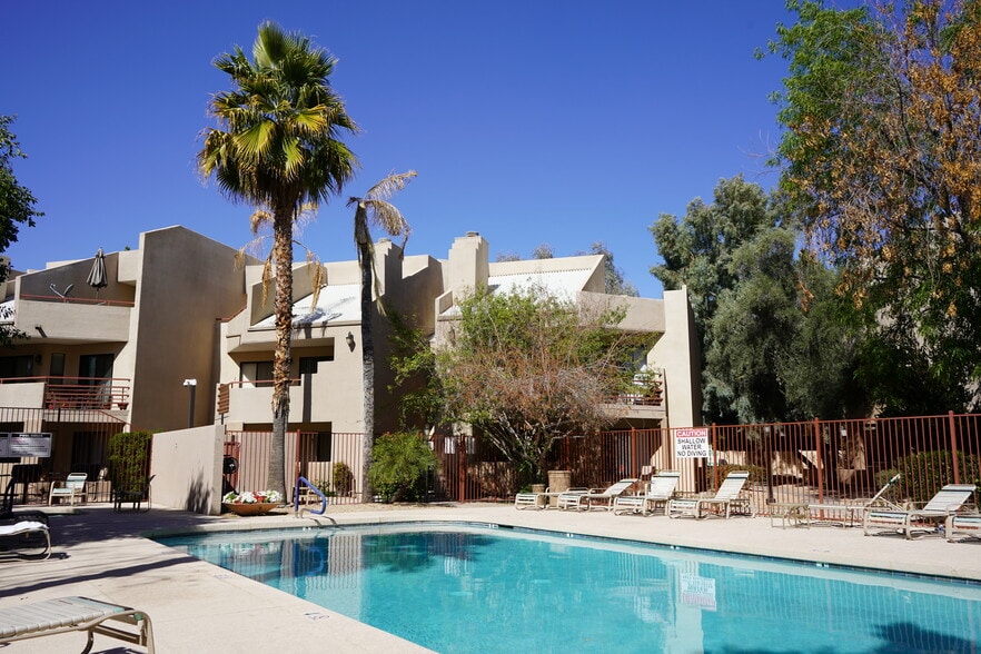 Building Photo - 4850 E Desert Cove Ave