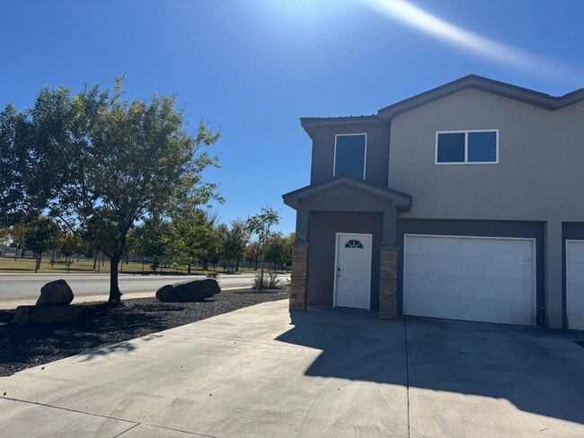 Primary Photo - 516 E Reed St