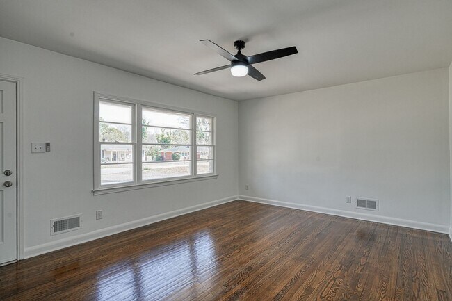 Building Photo - 118 1st Ave