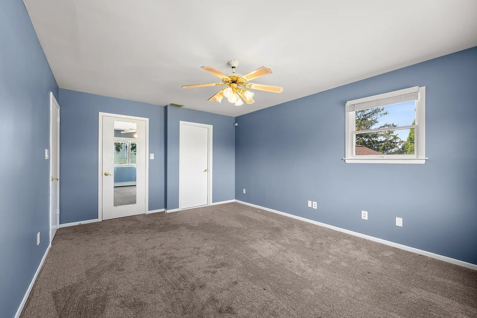 Building Photo - 3250 Vista Dr