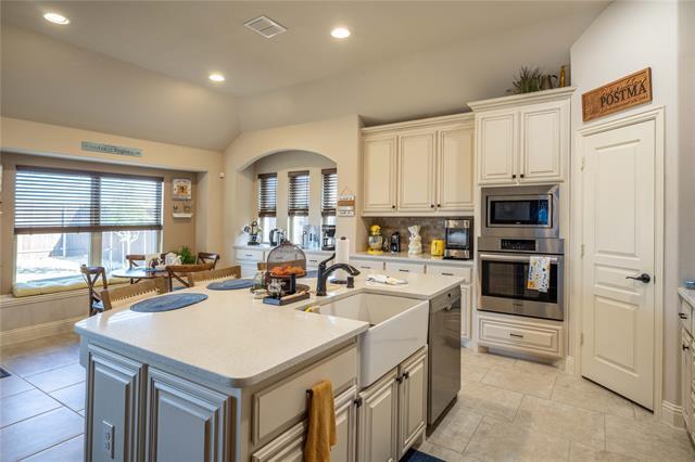 Building Photo - 9013 Athens Dr