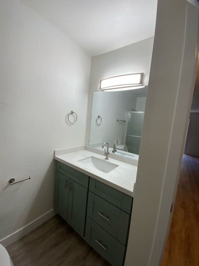Building Photo - 1 Bedroom 1 bath condo for rent