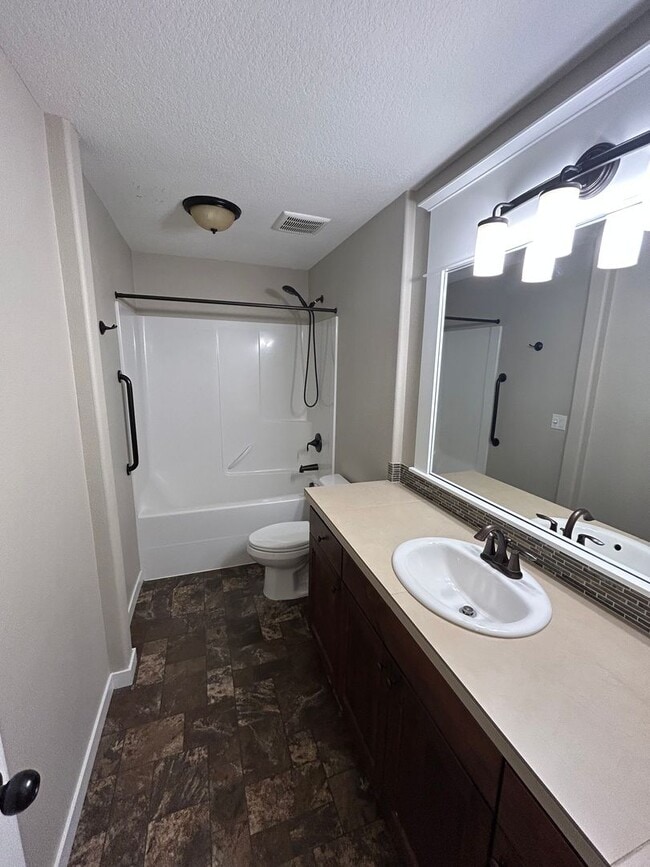 Building Photo - Beautiful 4 Bedroom, 2.5 Bath Home in Newberg- Pet Friendly!