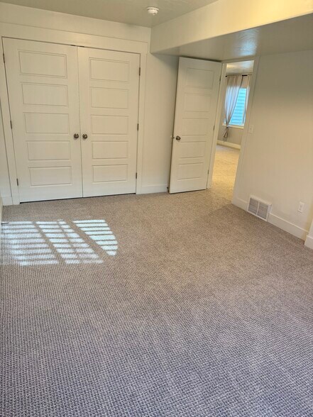 Building Photo - 158 S 140 E