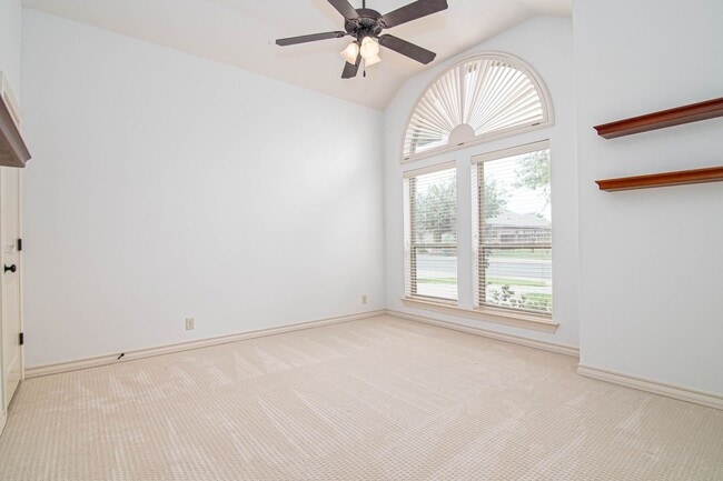 Building Photo - 5811 Oak Creek Drive