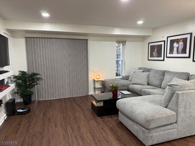 Building Photo - 751 Summer Ave