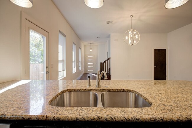 Building Photo - Modern 3-Bedroom Duplex Near OU Health Center and Okana Resort