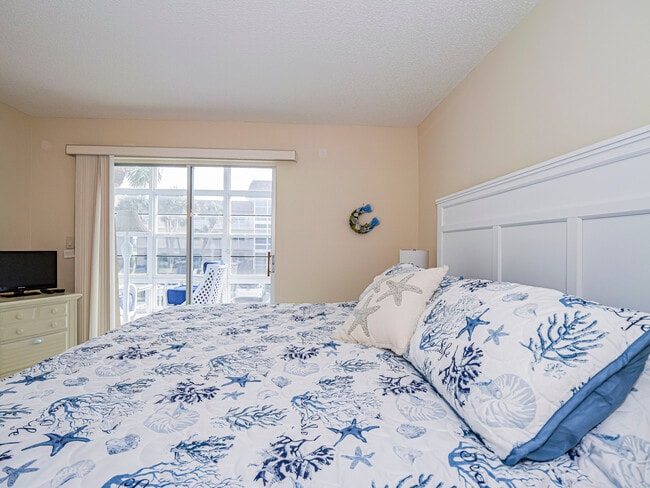 Building Photo - 5400 Jimmy Buffett Mem Hwy