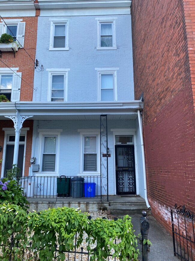 Primary Photo - 3820 Hamilton St
