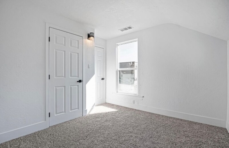 Building Photo - 325 W Bush St