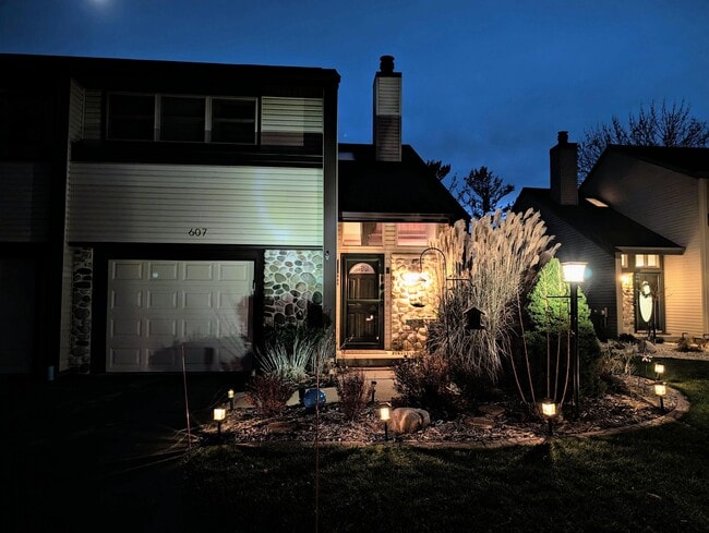 Building Photo - 607 Tamarack Dr W