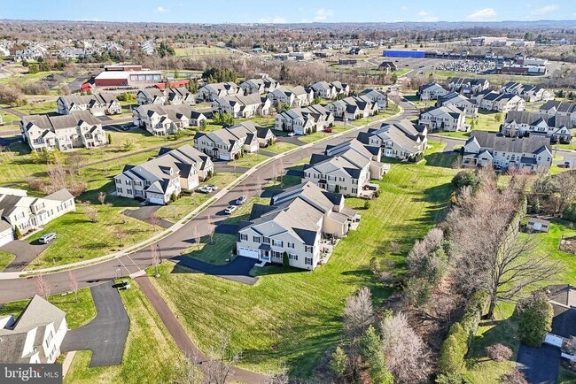 Building Photo - 1035 Thorndale Dr