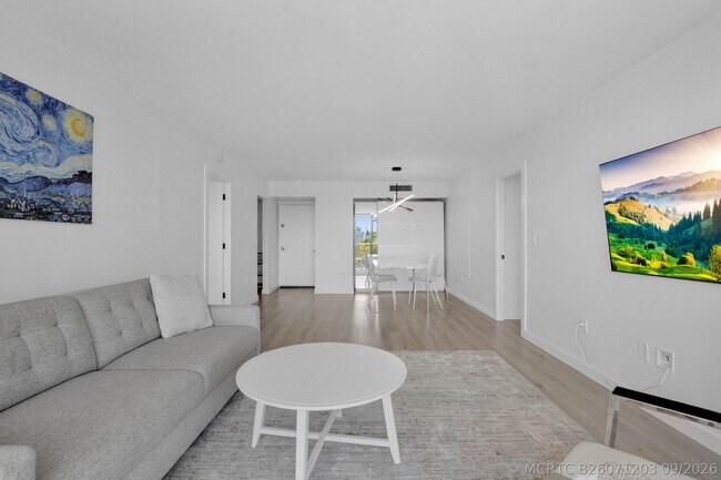 Building Photo - 3701 N Country Club Dr