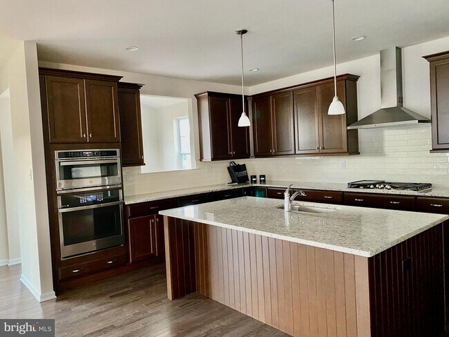 Building Photo - 730 Houston St