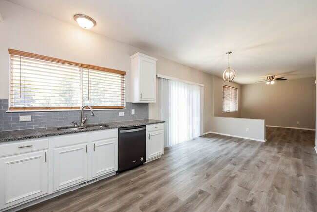 Building Photo - 4008 Ascendant Dr