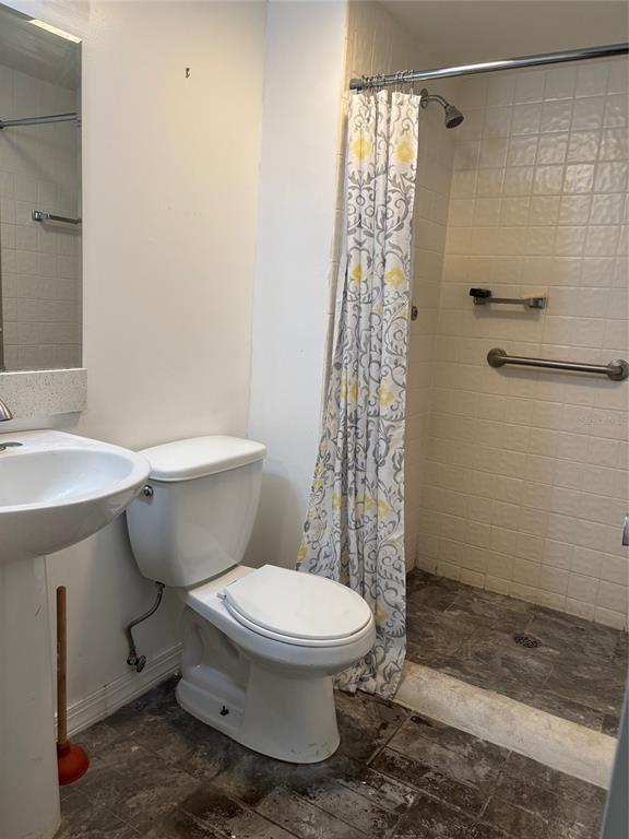 Building Photo - 1540 Glen Oaks Dr E