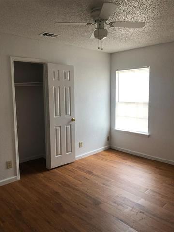 Building Photo - 2021 Meadowbrook Dr