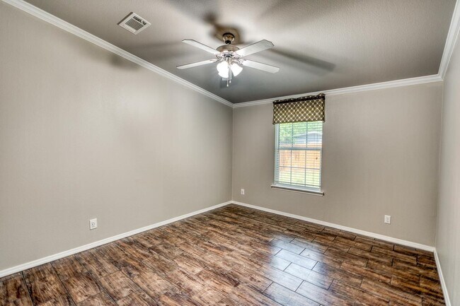 Building Photo - 826 Sandy Mountain Dr