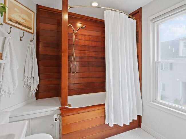 Building Photo - 8 Webster St