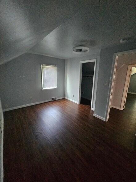 Building Photo - 928 Wall St