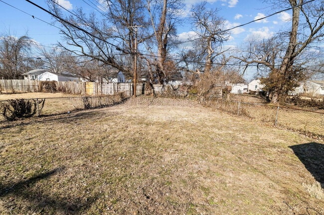 Building Photo - 405 Cameron Rd