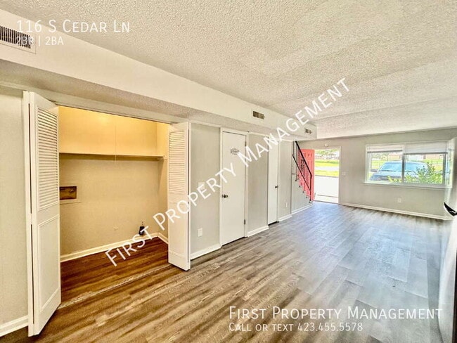 Building Photo - 116 S Cedar Ln