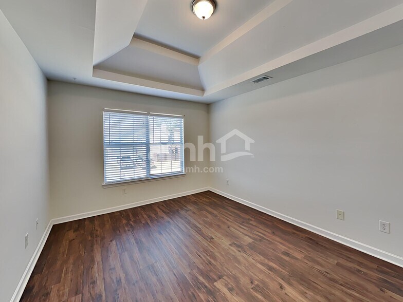 Building Photo - 412 Farmwood Way