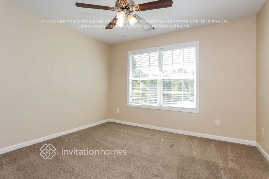 Building Photo - 925 Lakeside Ct