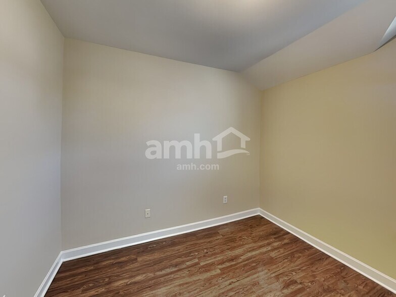 Building Photo - 1308 Chapman Ct