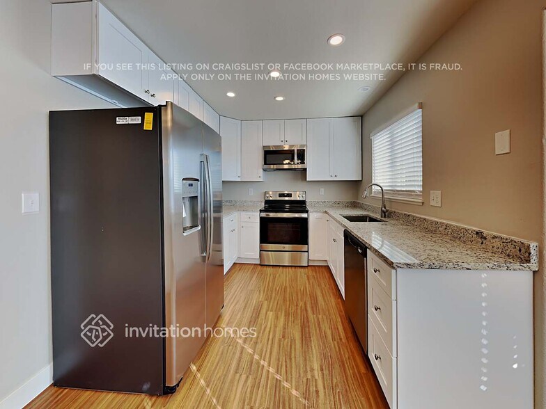 Building Photo - 5785 Grapevine Dr