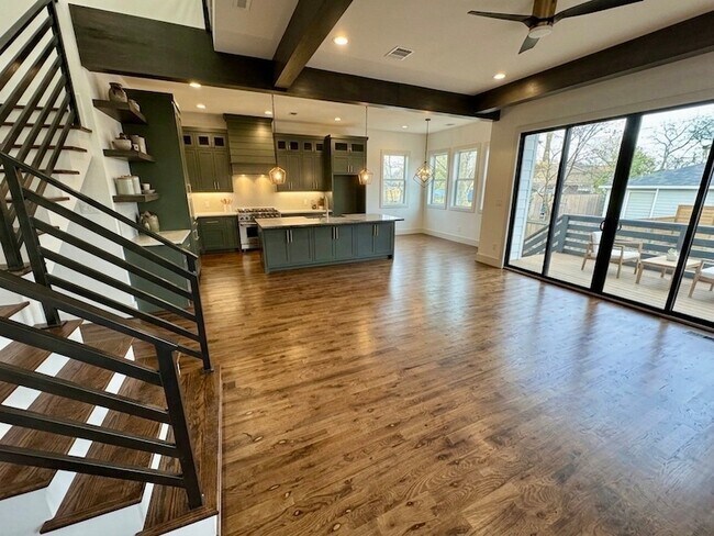 Building Photo - 505 E 40th St