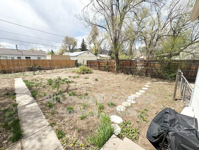 Building Photo - 607 Brookshire Ave