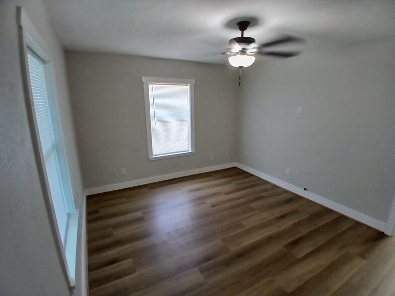 Bedroom - 3904 Moore St