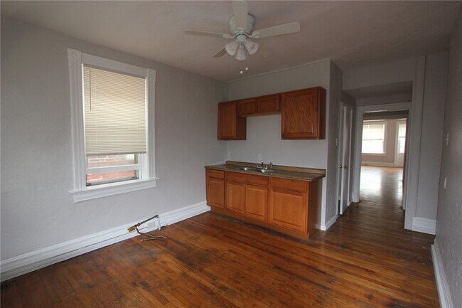 Building Photo - 3504 Arsenal St