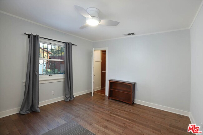 Building Photo - 752 N Las Palmas Ave