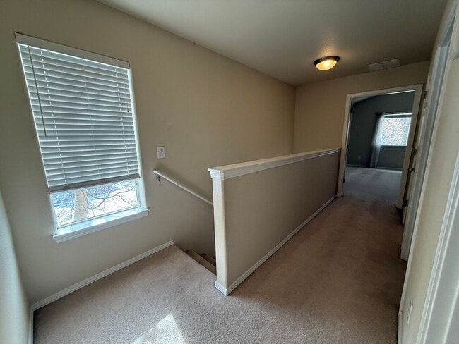 Building Photo - Beautifully Maintained 2 Bed/ 2.5 Bath - River Canyon Estates