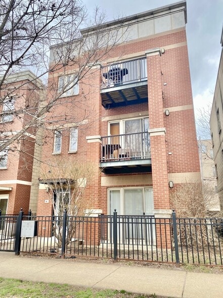 Building Photo - 907 S Lytle St
