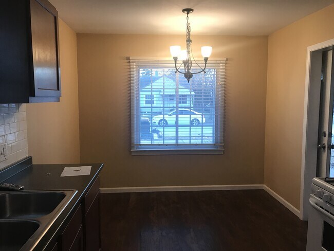 Building Photo - Beautiful Move in Ready 2Bed/1Bath