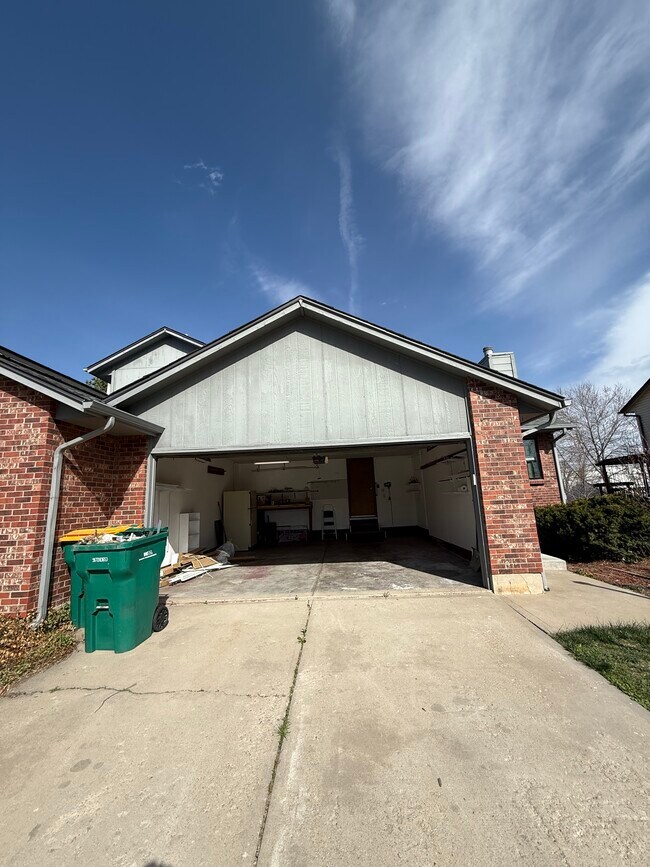 Building Photo - 2060 Yarrow St