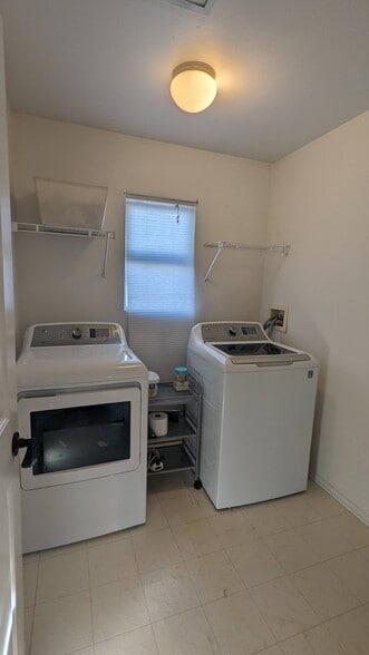 Laundry room - 1554 Plymouth Ln