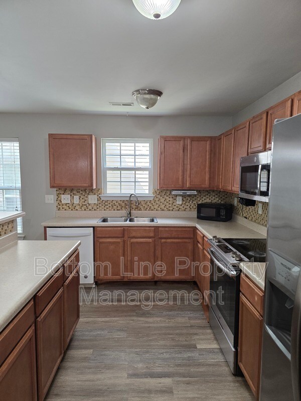 Building Photo - 3850 Fircrest Dr