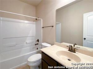 Building Photo - 131 Creekside Villa Dr