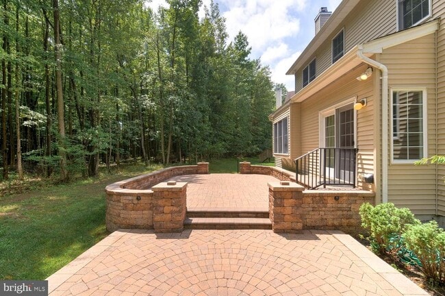 Building Photo - 45 Lockwood Dr