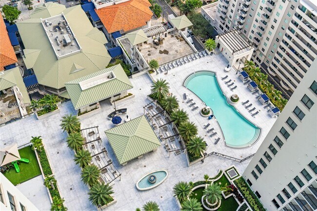 Building Photo - 999 SW 1st Ave