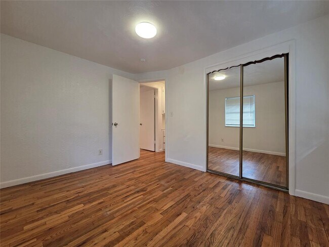 Building Photo - 1005 SW 53rd St