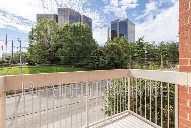 Building Photo - 110 31st Ave N