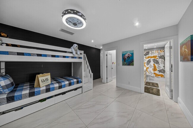 Building Photo - 3109 NE 42nd Ct