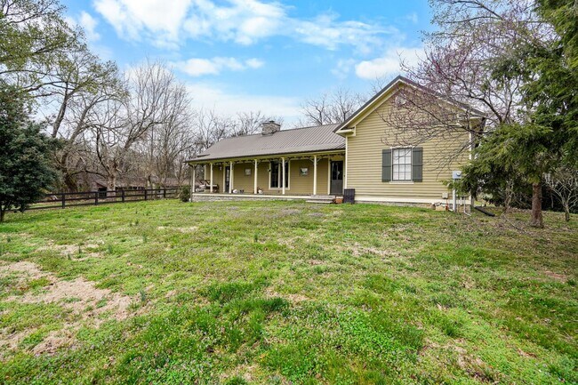 Building Photo - 251 Cheatham Springs Rd